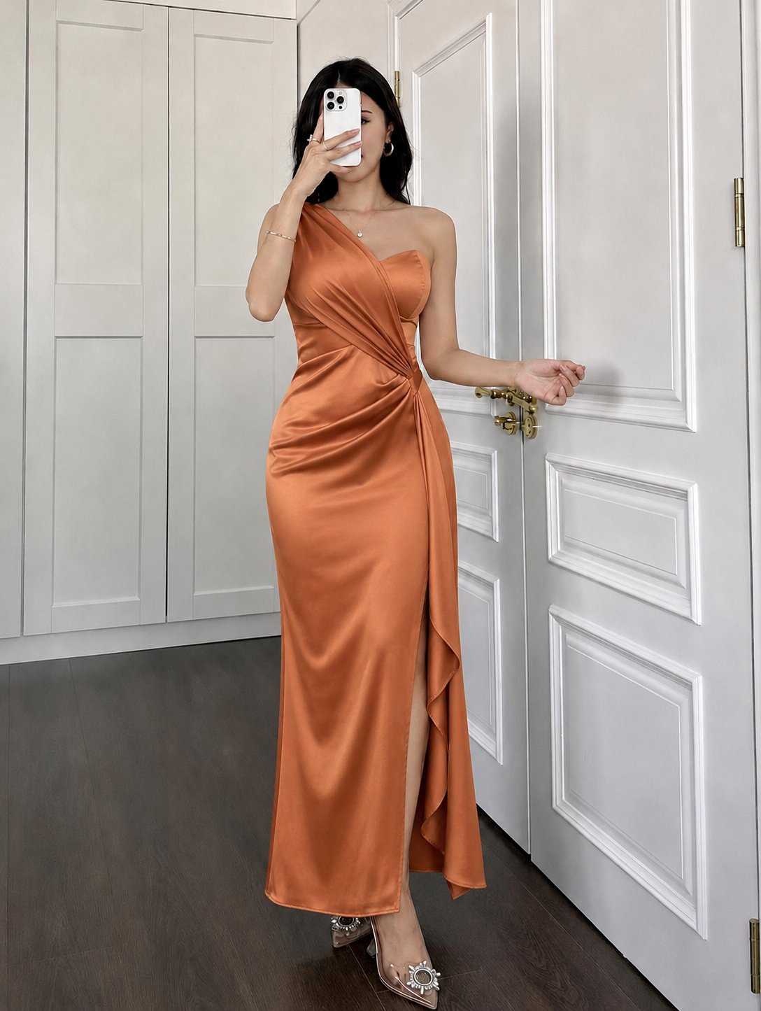 فستان سهرة بتصميم أنيق ومختلف