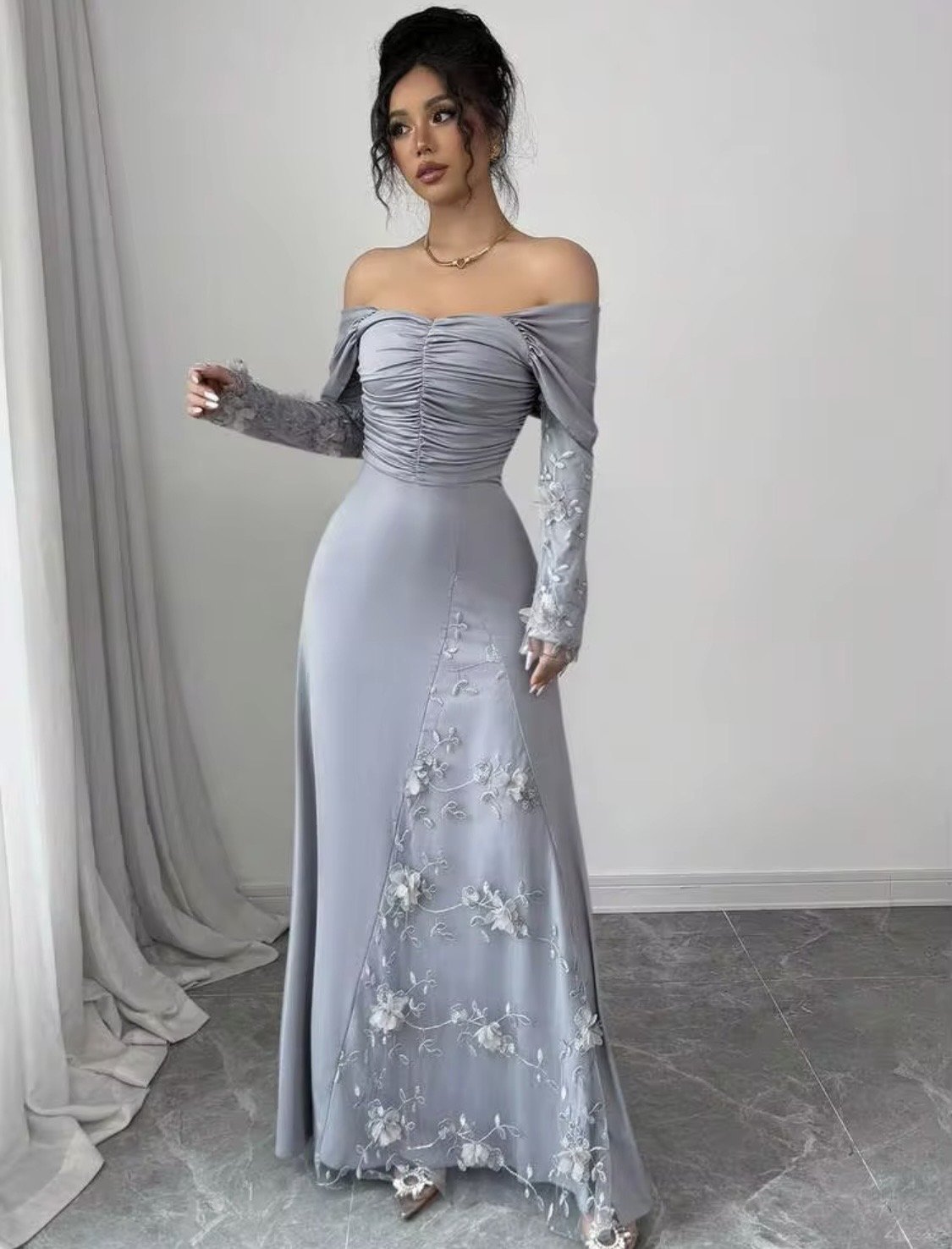 فستان سهرة رصاصي مميز — 1