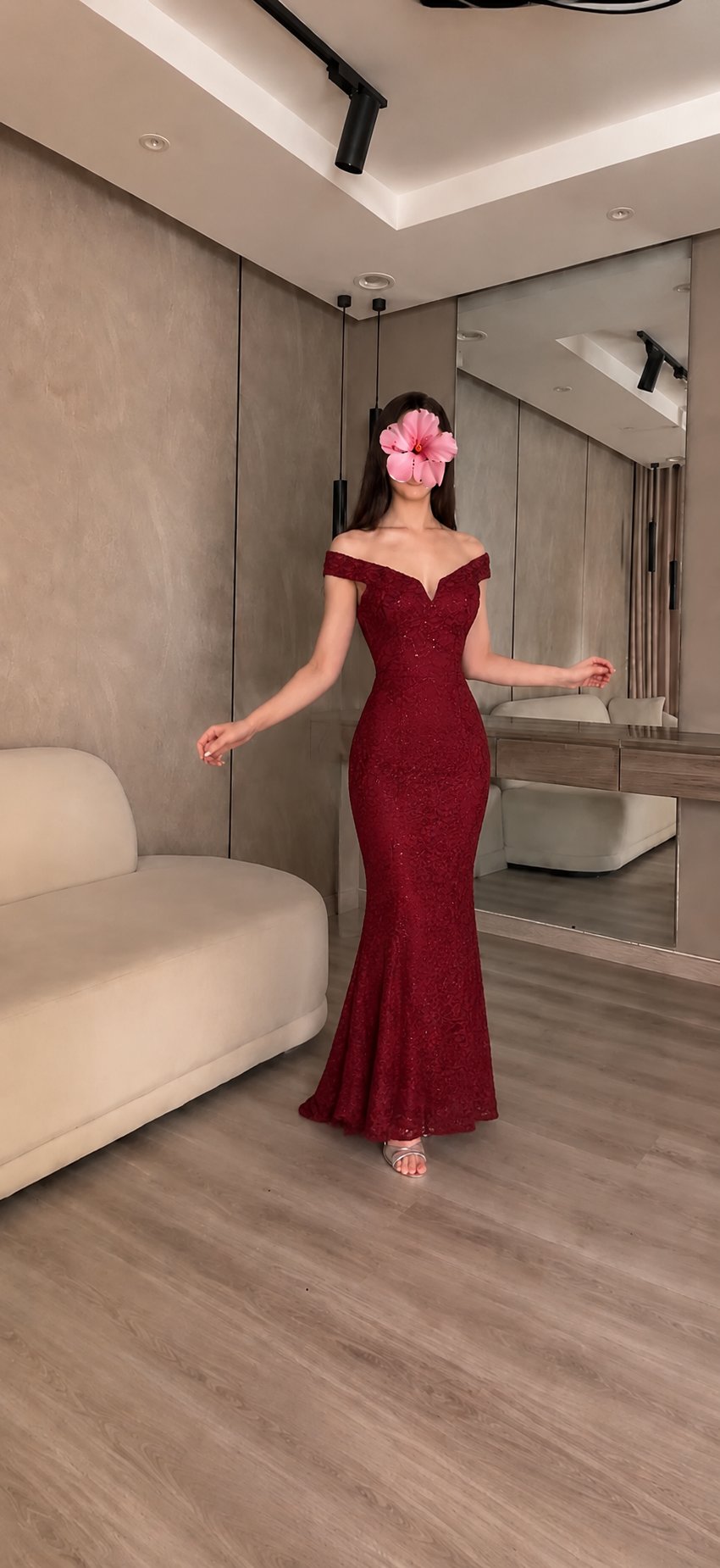 فستان سهرة تول بتصميم ناعم