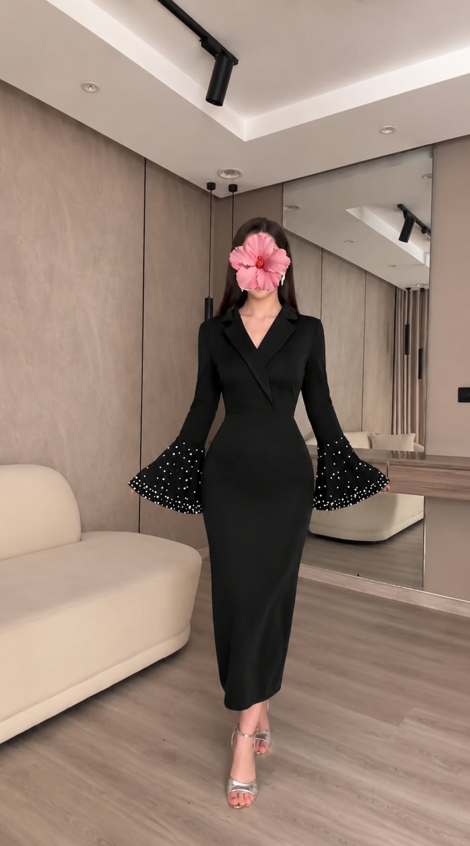 فستان اسود بتصميم عصري