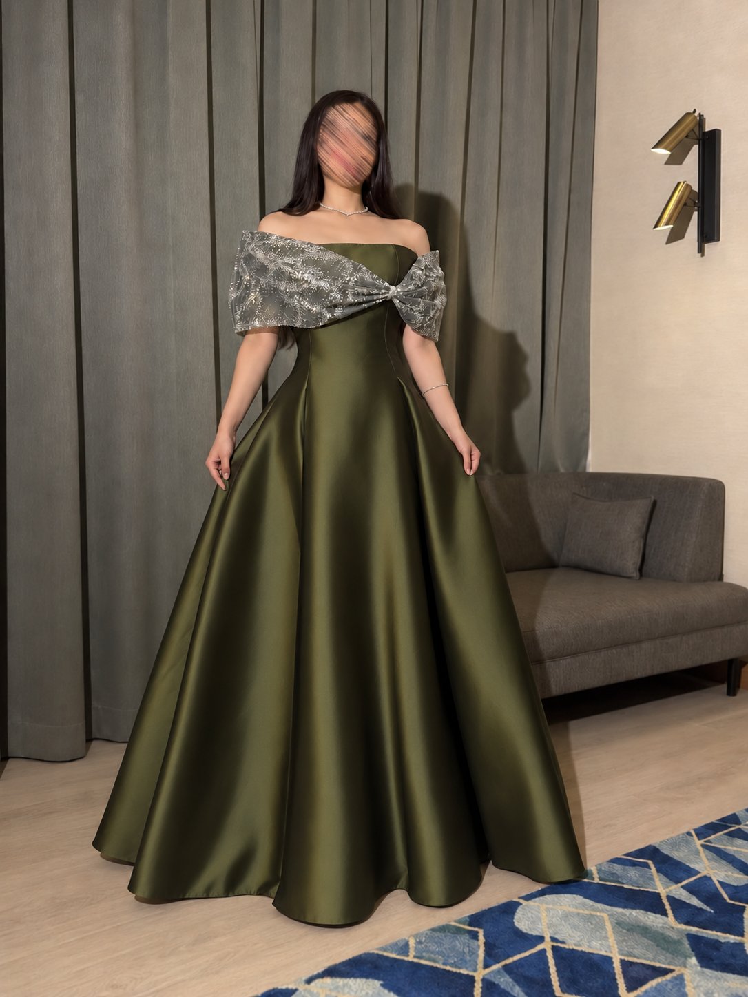فستان سهرة بتصميم ملكي ترندي