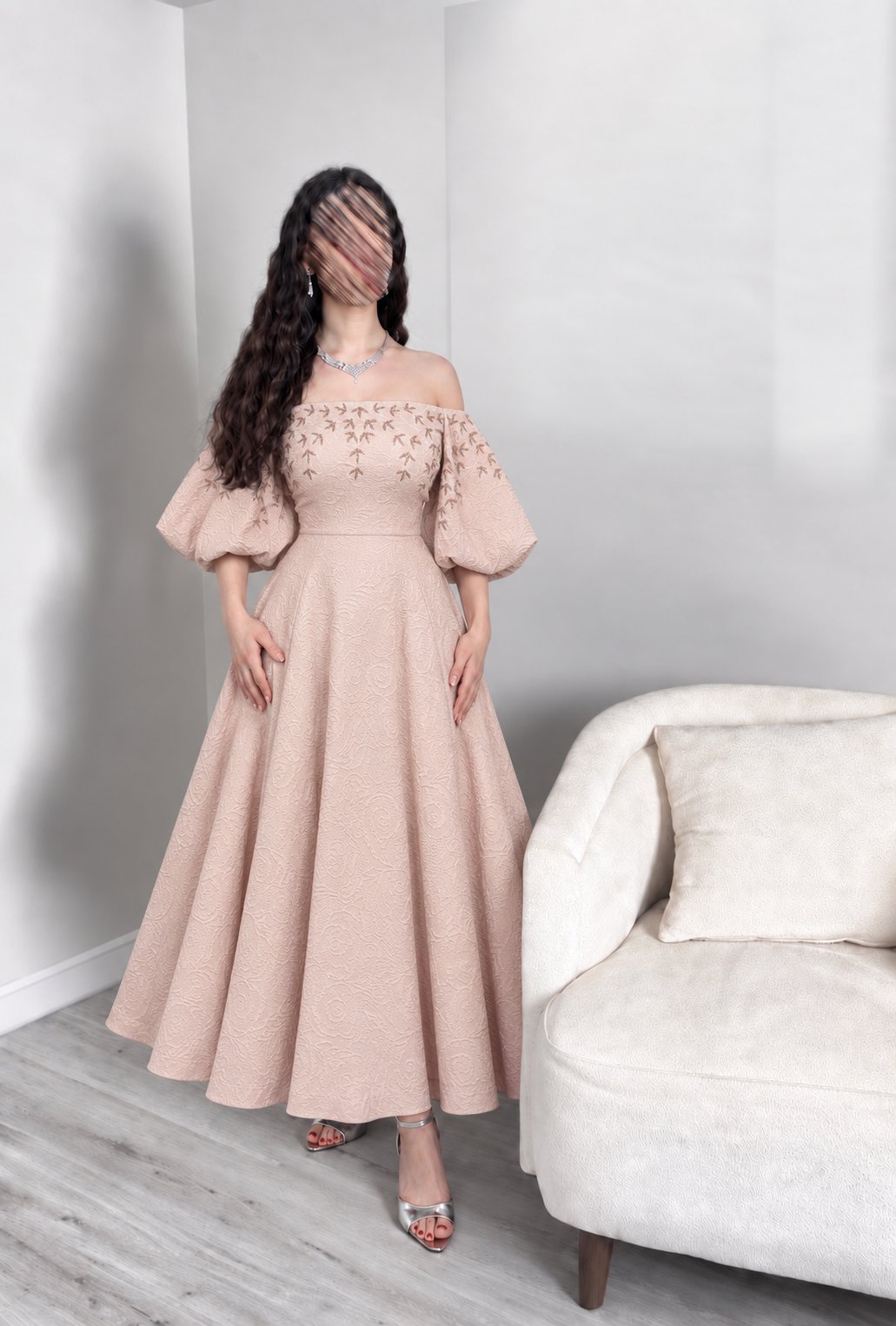فستان سهرة بتصميم أنيق وناعم